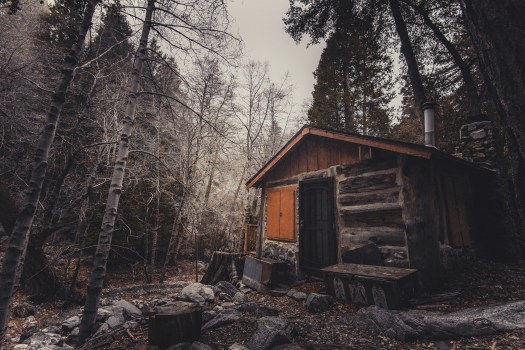 abandoned-2562236_1920